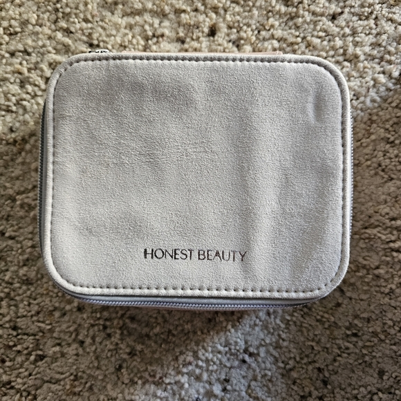 Honest Beauty cases - Picture 2 of 8